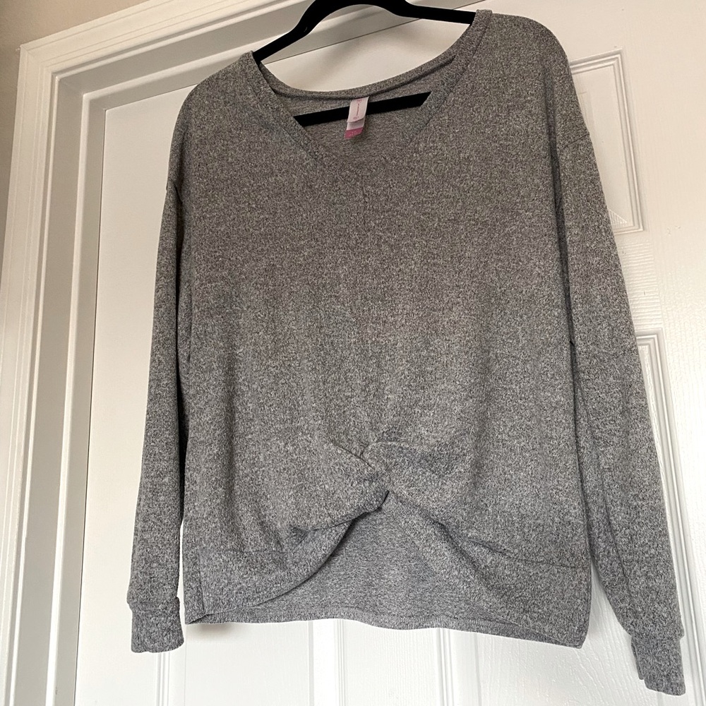 ◻️ Light Weight Grey Knot Top